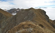 57 Ormai in vista della cima col grande omino, sto per agganciare il Sentiero 101...